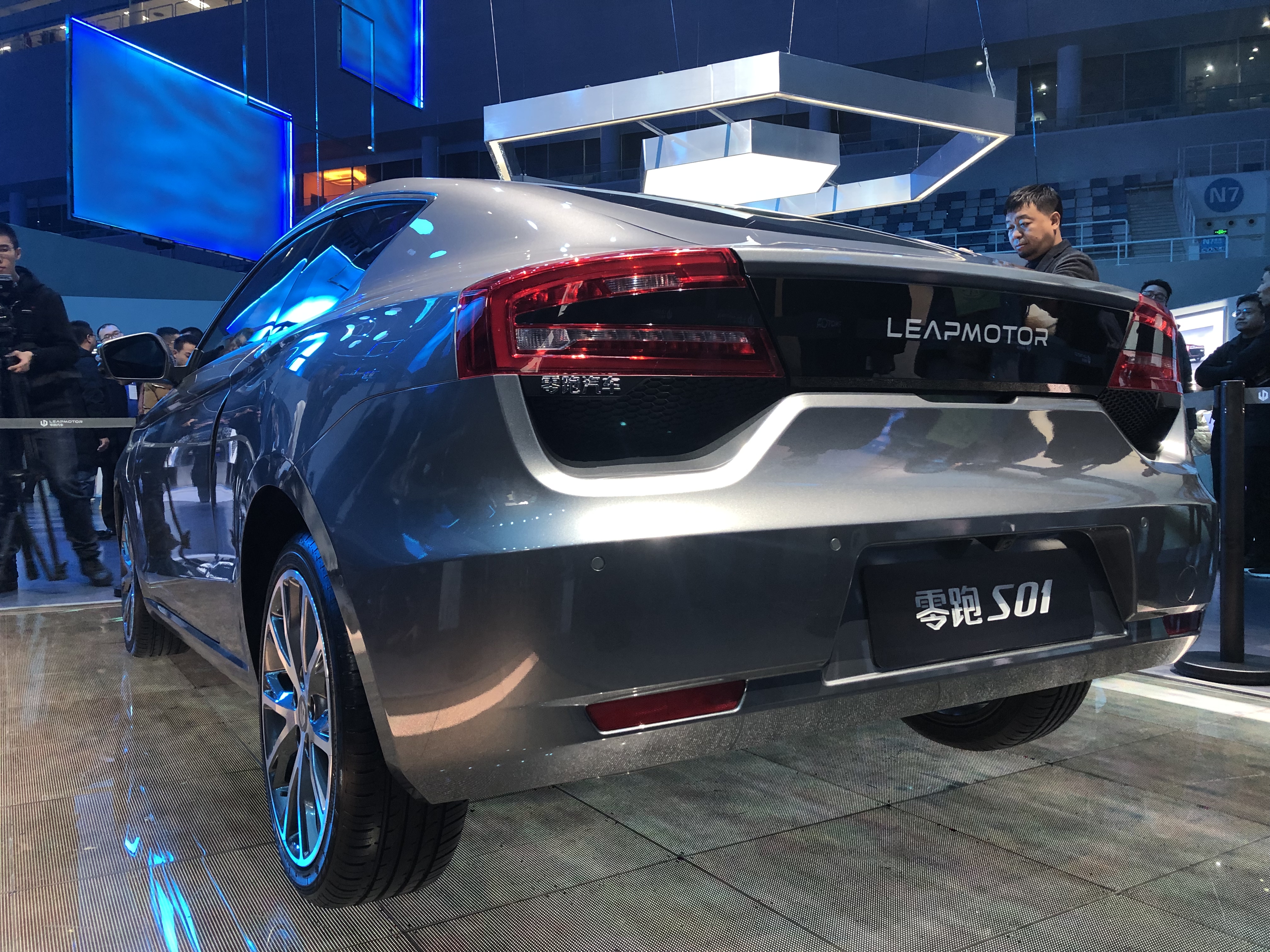 零跑s01全国首款十万元级智能纯电动coupe上市补贴后售价10.99-14.