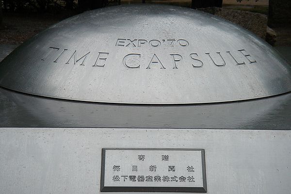 这是一枚日本大阪EXPO’70（1970年世博会）时间胶囊。你要留下的是类似的东西。（摄影：蒋龄萱）