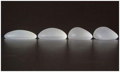 各种形状的硅胶假体。图片来自：www.yuemei.com
