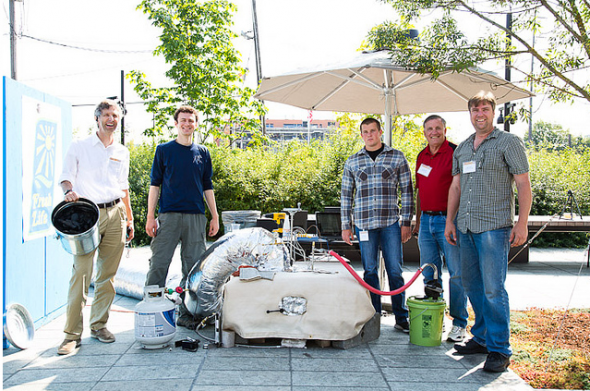 这就是斯坦福大学设计团队和他们设计出的排泄物转化系统